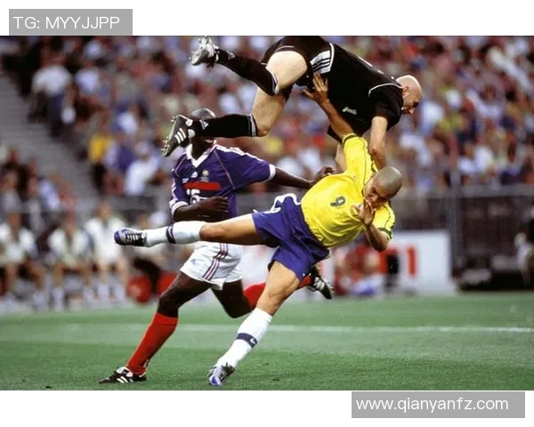 现役19号足球明星的传奇故事与场上风采全解析 现役19号足球明星的传奇故事与场上风采全解析