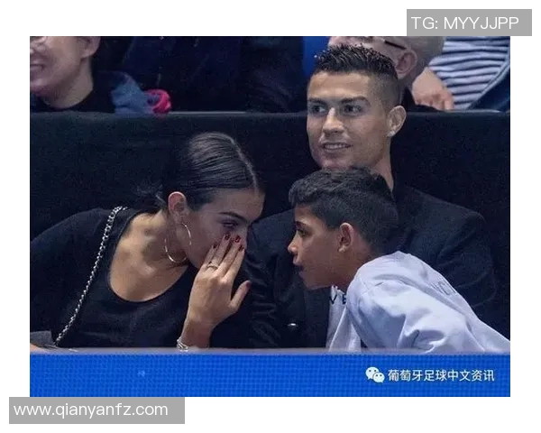 足球明星与女友甜蜜瞬间大曝光幸福生活尽在镜头之中 足球明星与女友甜蜜瞬间大曝光幸福生活尽在镜头之中